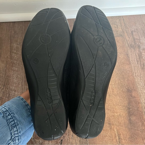 Ecco Slip On Black Leather Loafers For Women Sz 39 EU // 8 US - Picture 10 of 16